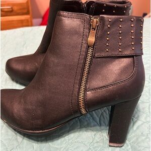 Cushion Walk studded Cuff Bootie